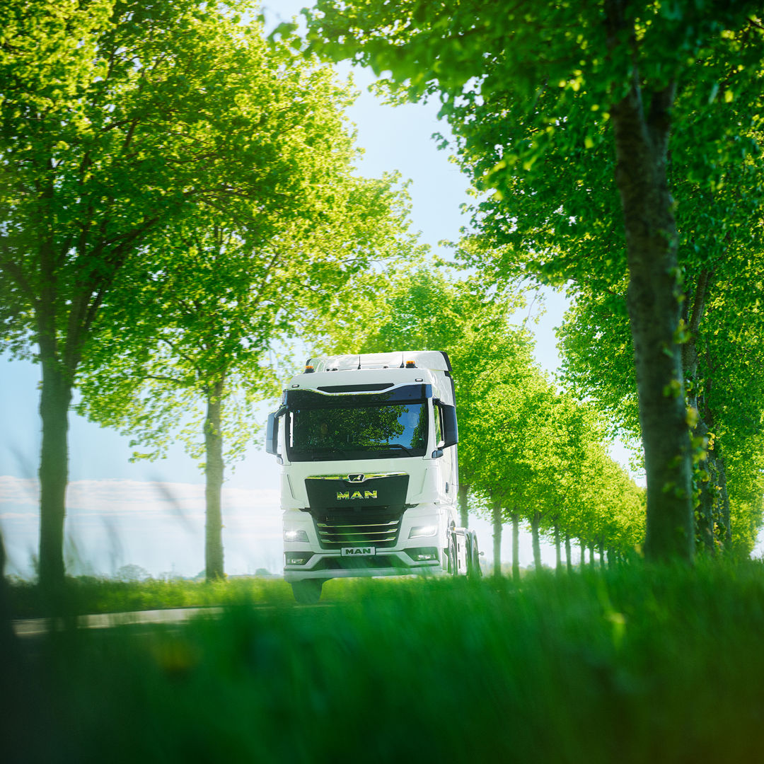 20260519 MAN DRIVING TRUCK ENVIRONMENT 0560